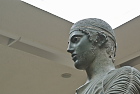 青銅の御者の像・まつ毛が見える／デルフィ博物館